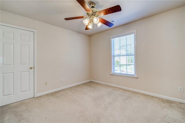 Building Photo - 853 Van Briggle Path NE