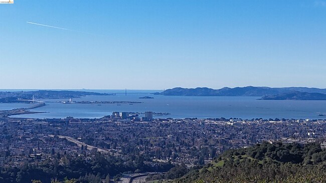 Building Photo - 6100 Skyline Blvd