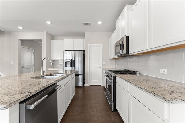 Building Photo - 156 Round Pond Dr