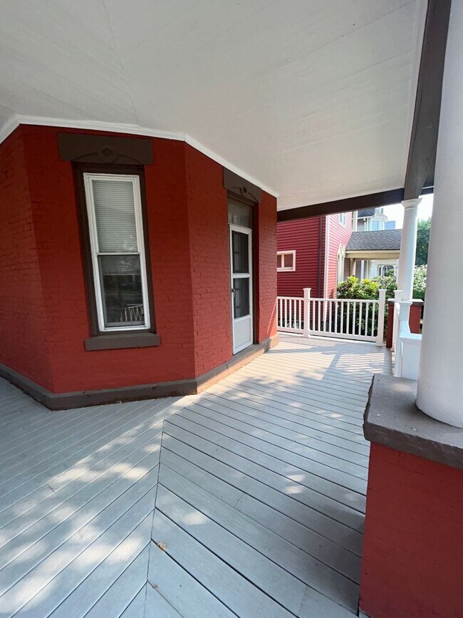 Building Photo - 52 Rowley St