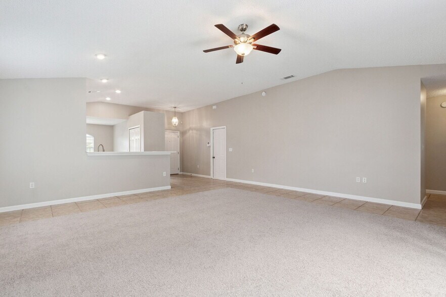 Family Room - 268 Southlake Dr