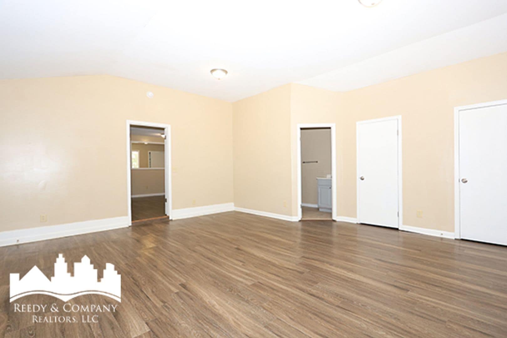 Building Photo - 3095 Normandy Dr