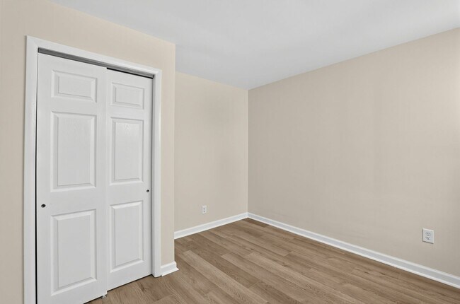 Building Photo - 345 W Clements Bridge Rd