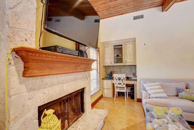 Building Photo - 2570 NW 27th St