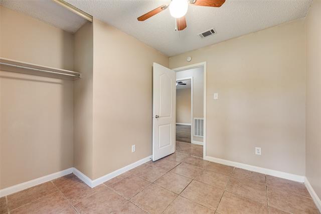 Building Photo - 7204 Shadow Bend Dr