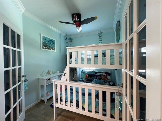 Building Photo - 102 NE Shoal Dr