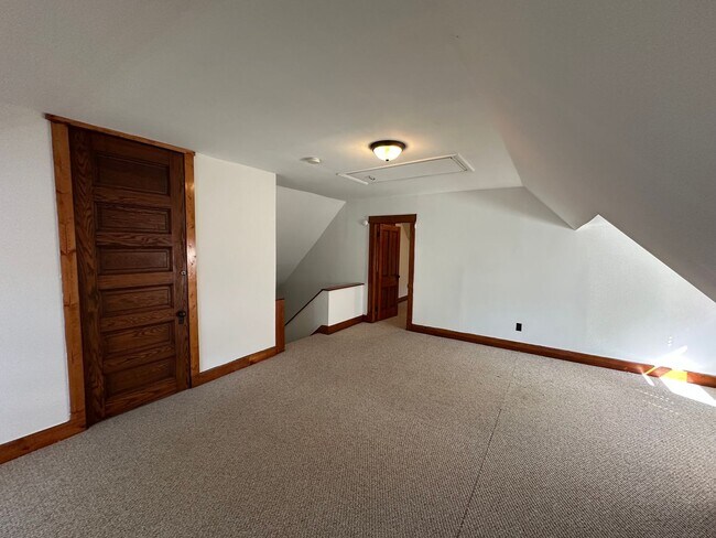 Building Photo - Short North / Victorian Village Single Family House!