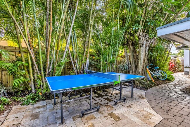 Building Photo - 2004 NE 17th Way