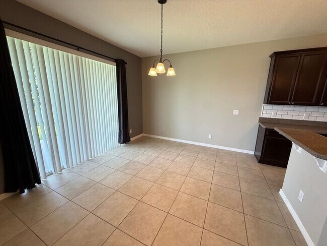 Building Photo - 5/3 Near Clermont -$500 OFF THE FIRST MONTH'S RENT