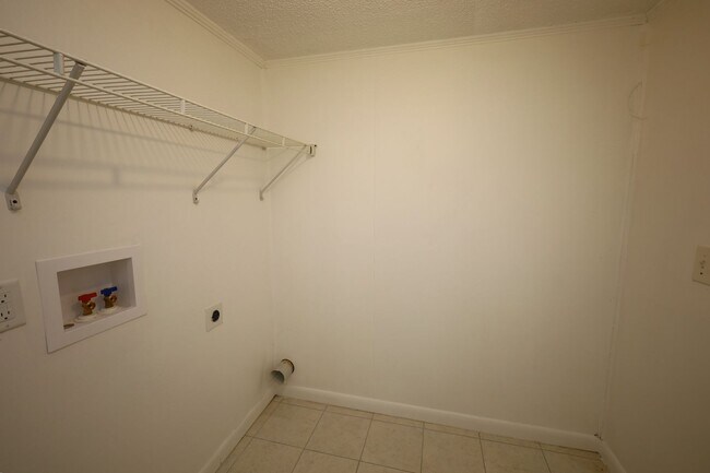 Building Photo - 808 Penny Pl