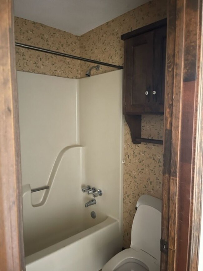 Building Photo - Duplex Spartanburg