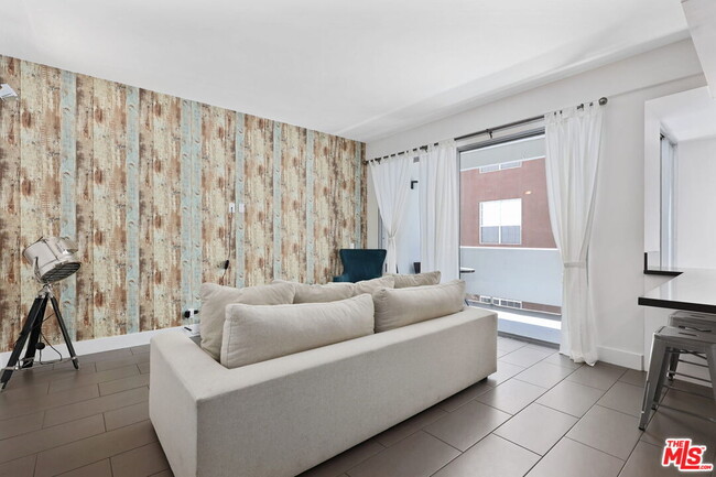 Building Photo - 7250 Franklin Ave