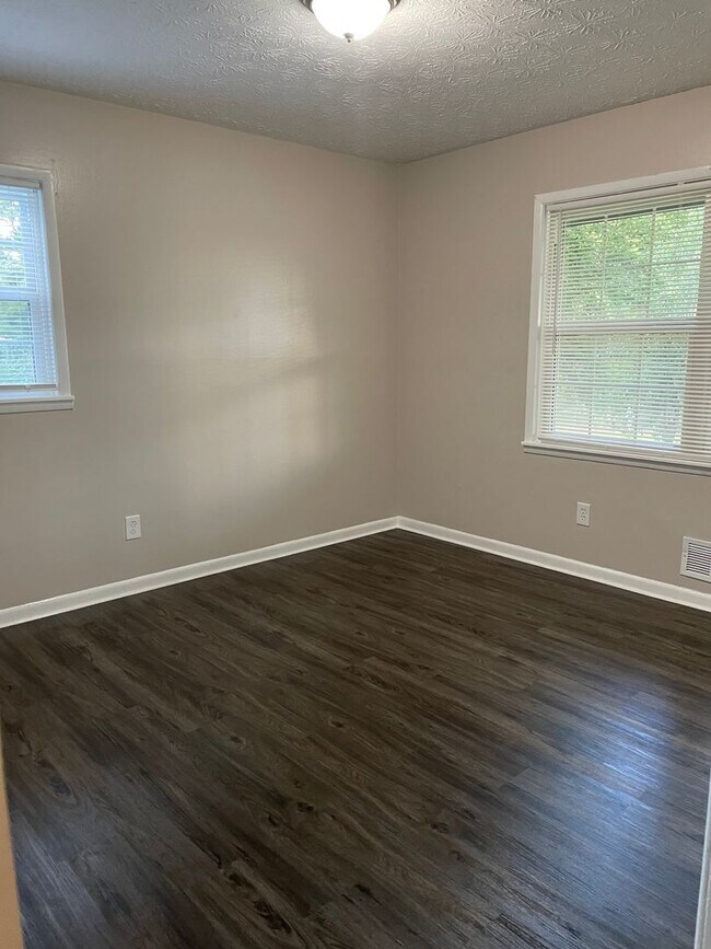 Building Photo - 8927 Cornell Dr