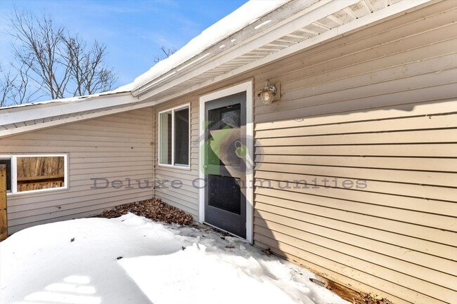 Building Photo - Beautiful 3 Bedroom in Alto – Updated, Spacious, Surrounded by Nature