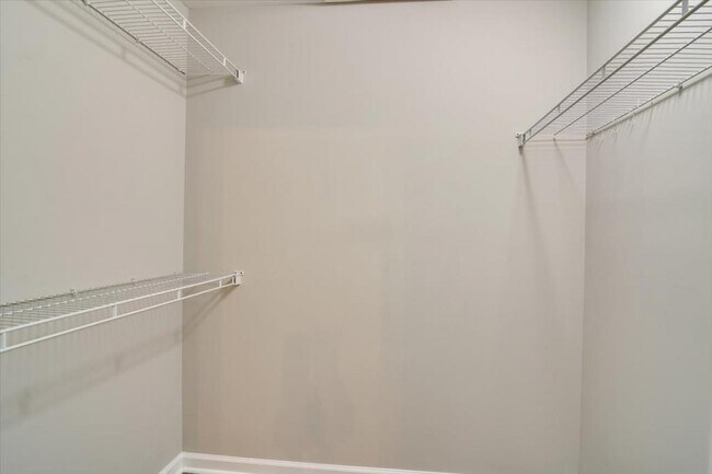 Building Photo - 684 Brook Trail