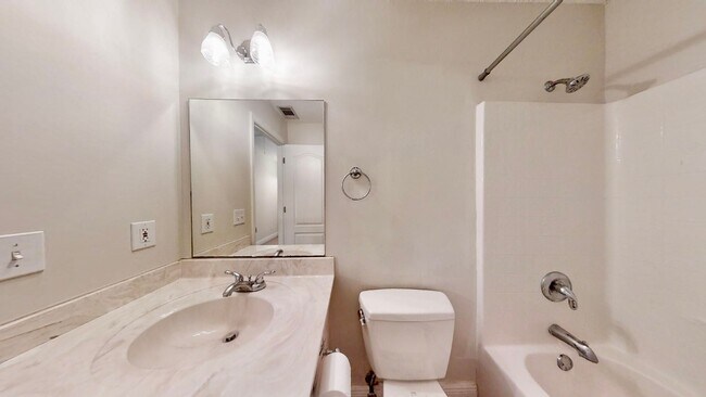 Building Photo - Spacious Home in Mill Creek