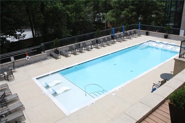 Building Photo - 3040 Peachtree Rd NW