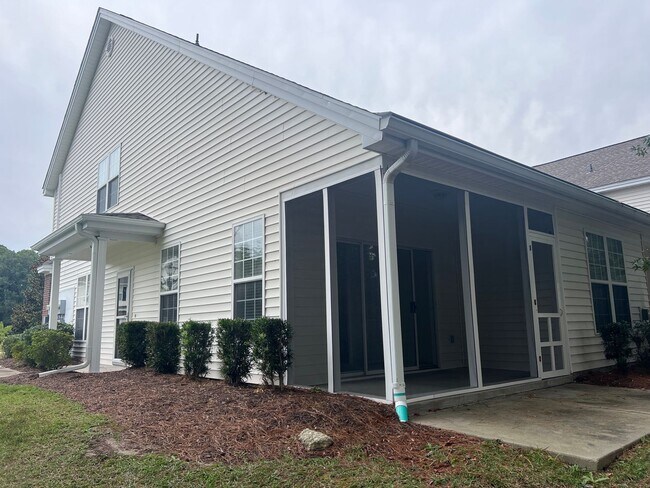 Building Photo - Gorgeous 3 Bedroom townhome in Carolina Fo...