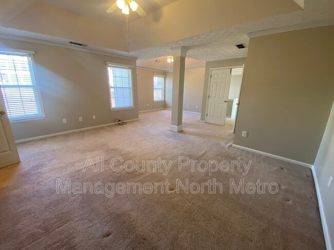 Building Photo - 1910 Overland Crossing