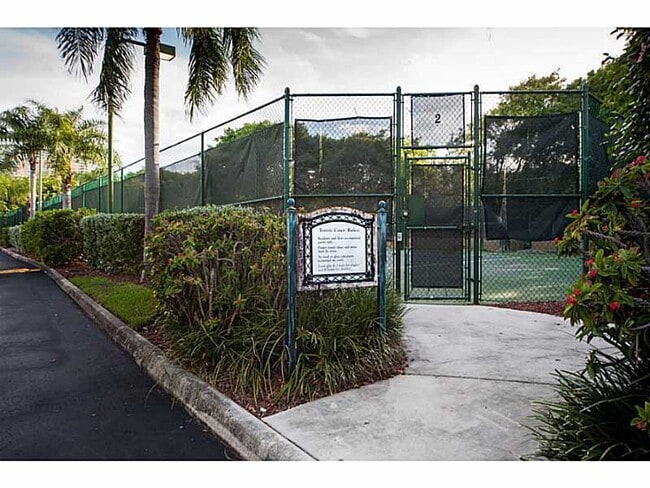 Building Photo - 19555 E Country Club Dr