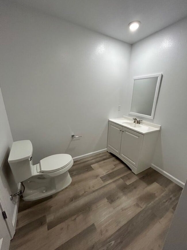 Building Photo - Super Cute Studio