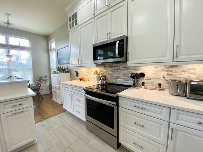 Building Photo - Spacious Four Bedroom Home w/ Oversized Fe...