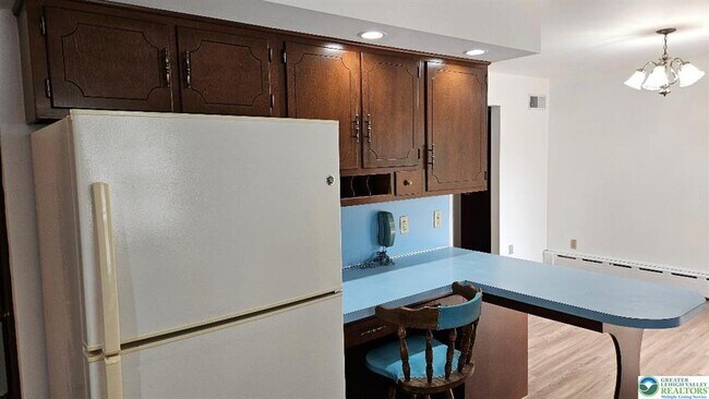 Building Photo - 559 Heckman Ave