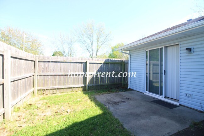Building Photo - Cozy Olathe Ranch Style Home w/ Wood Floors!