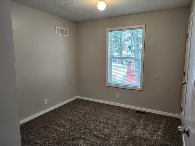 Building Photo - 46 Parakeet Hill Dr