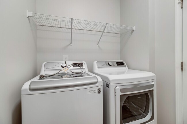 Building Photo - 1018 Hemlock Dr