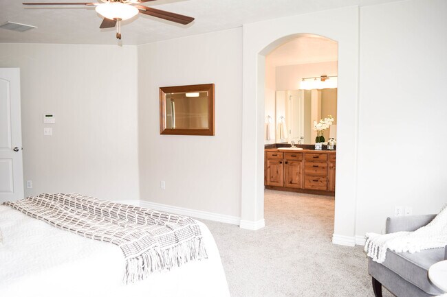 Building Photo - Idyllic Provo home w LOTS of garage space!
