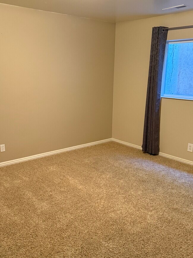 Building Photo - 1453 E Vintry Cir