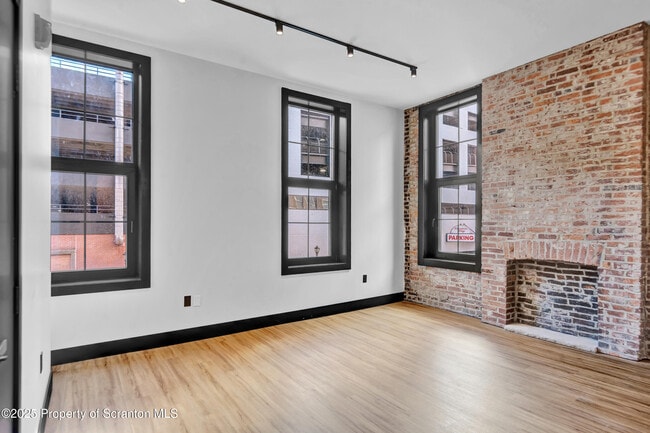 Building Photo - 117 Penn Ave