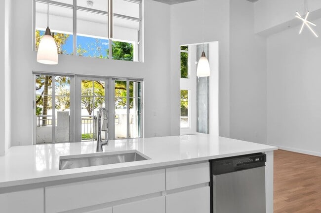 Building Photo - 300 S Australian Ave