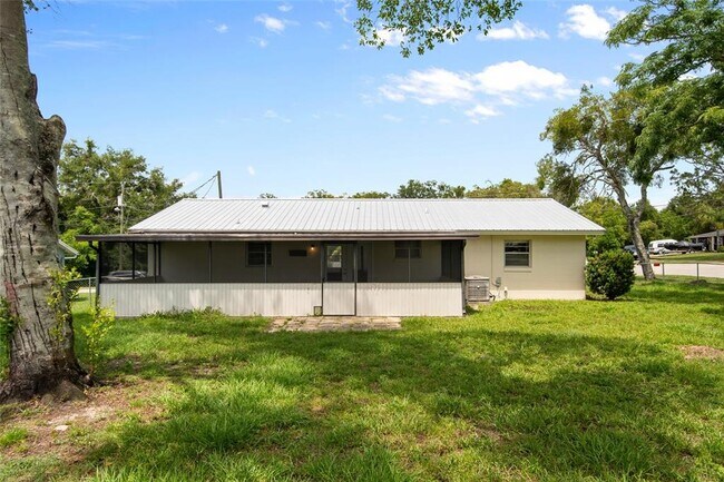 Building Photo - 111 Amigos Rd