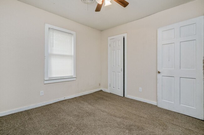 Building Photo - 819 N Apache St