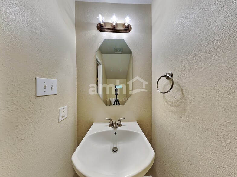 Building Photo - 1414 Monte Carlo Dr