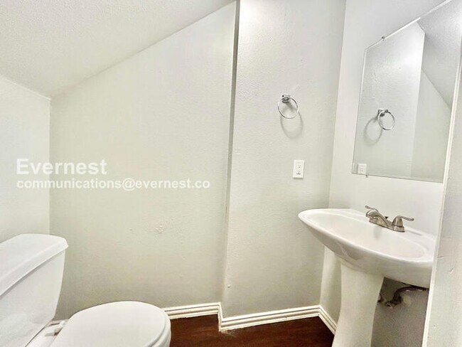 Building Photo - 320 Ezekial Ave