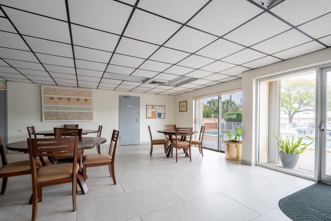 Building Photo - 2200 E Hallandale Beach Blvd