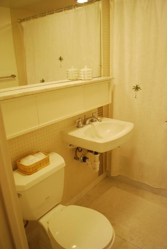 Bathroom - 429 N St SW
