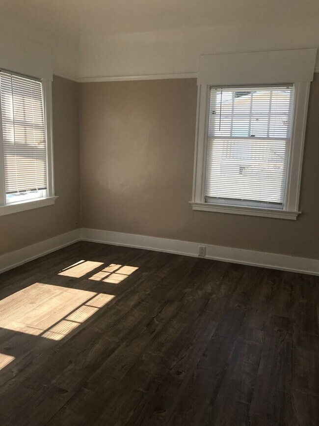 Building Photo - 01623