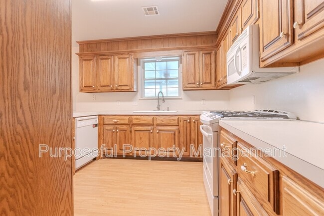 Building Photo - 607 Bob White Dr