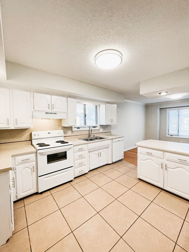 Building Photo - Southwest Springfield - Kickapoo High