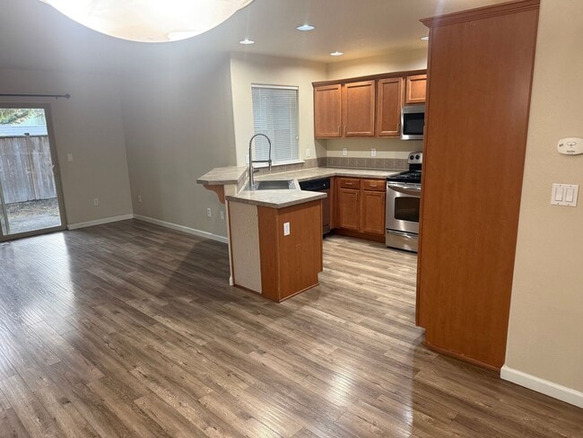 Building Photo - 4084 Aden Pl NE