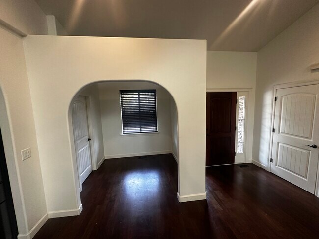 Building Photo - 105 High Ridge Ct