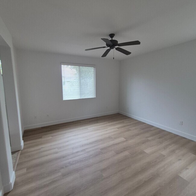 Building Photo - Natomas Home available for Speedy Move in.