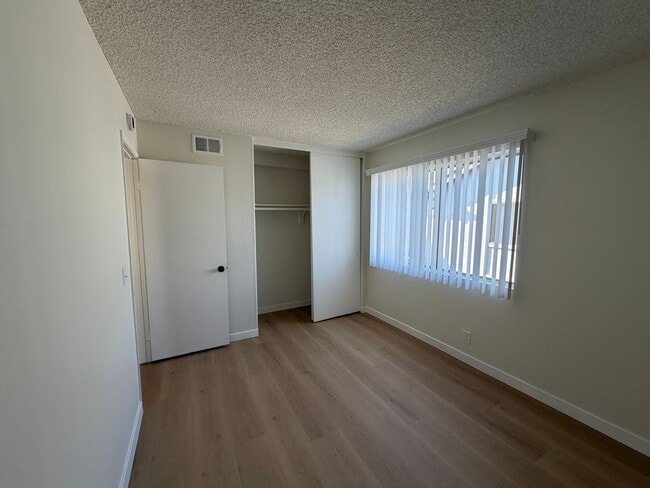 Building Photo - 24802 Sherwood Way