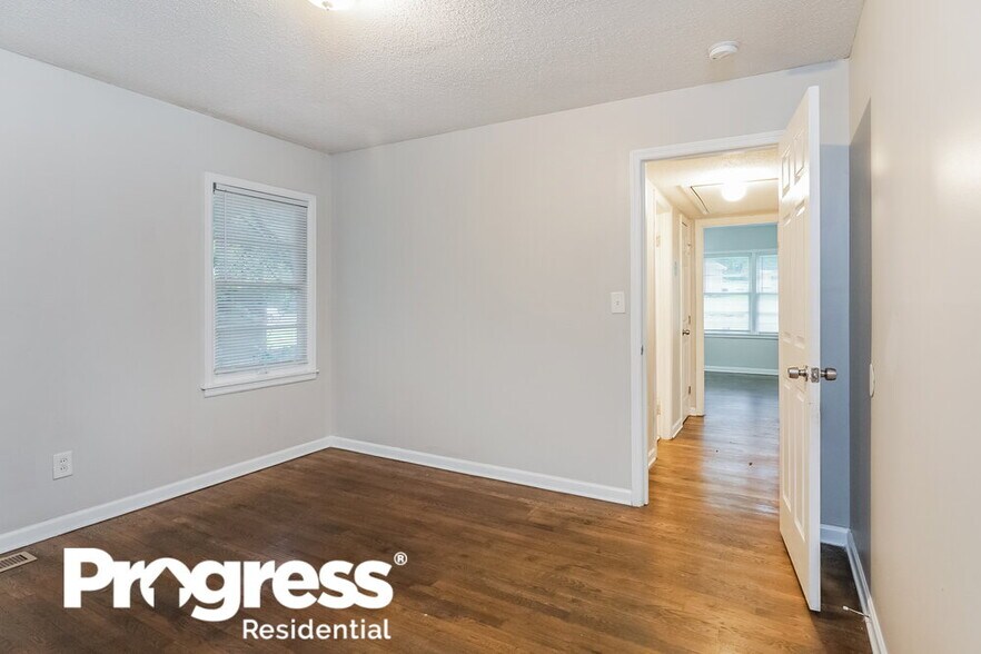 Building Photo - 812 Nelson Dr