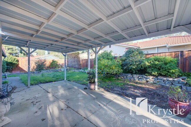 Building Photo - 2 Bridge Ct