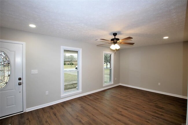 Building Photo - 213 Ross Rd